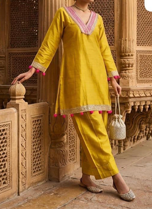 Mustard Glow Glass Silk Set Main image
